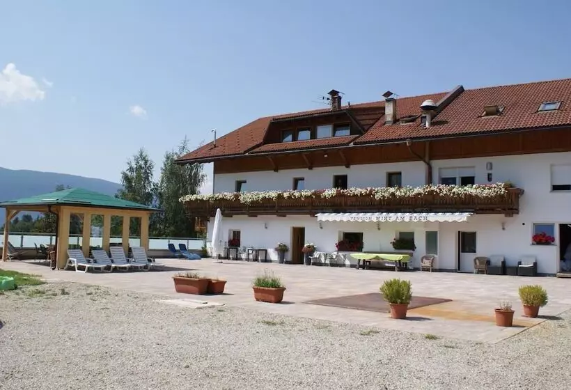 Hotelli Pension Wirt Am Bach