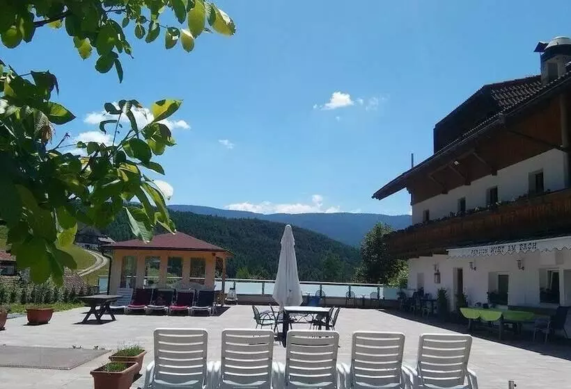 Hotelli Pension Wirt Am Bach