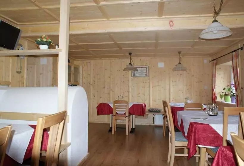 Hotelli Pension Wirt Am Bach