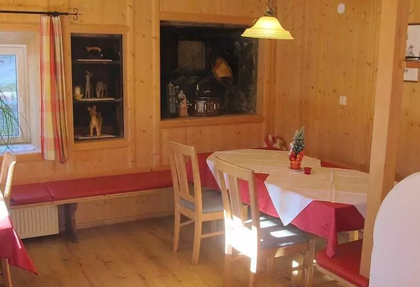 Hotelli Pension Wirt Am Bach