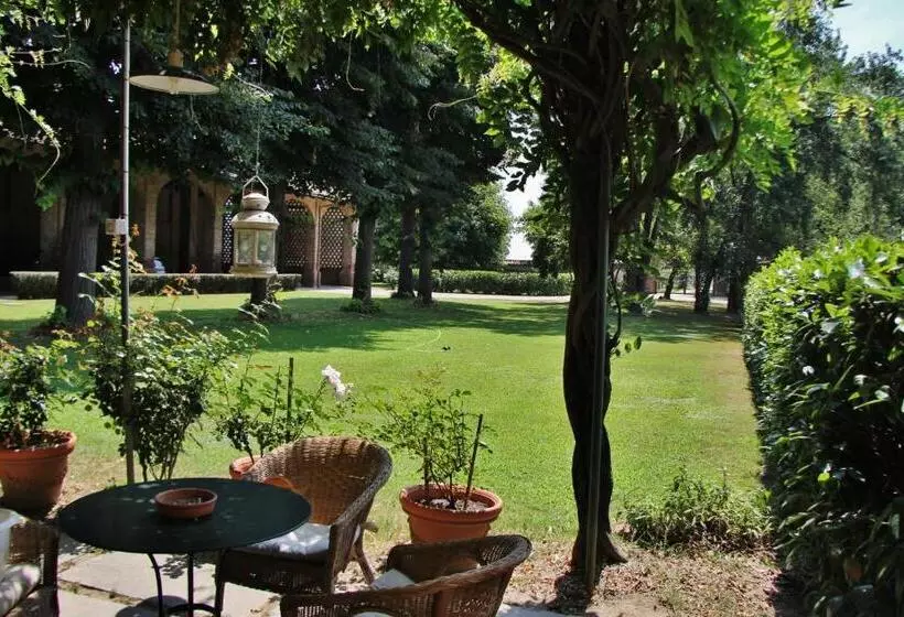 Aamiaismajoitus (B&B) Tenuta Ajrale