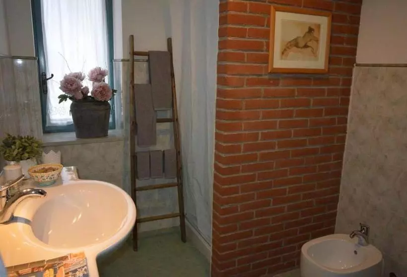 Aamiaismajoitus (B&B) Tenuta Ajrale