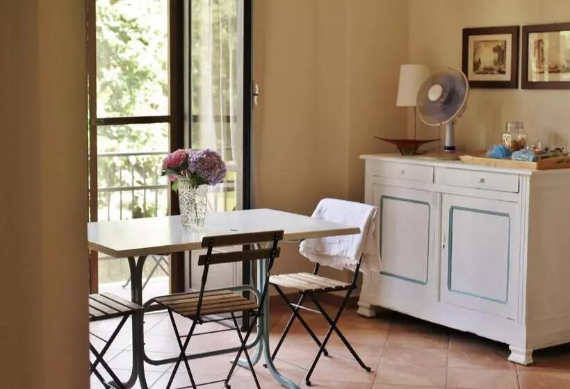 Aamiaismajoitus (B&B) Tenuta Ajrale