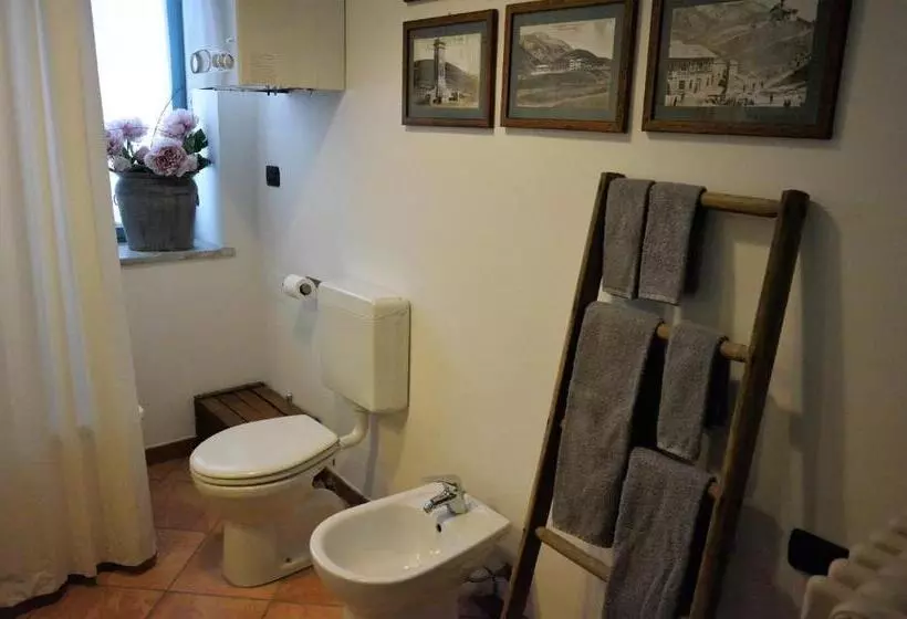 Aamiaismajoitus (B&B) Tenuta Ajrale