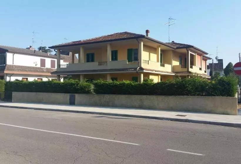 Hotelli Albergo Ristorante Elena