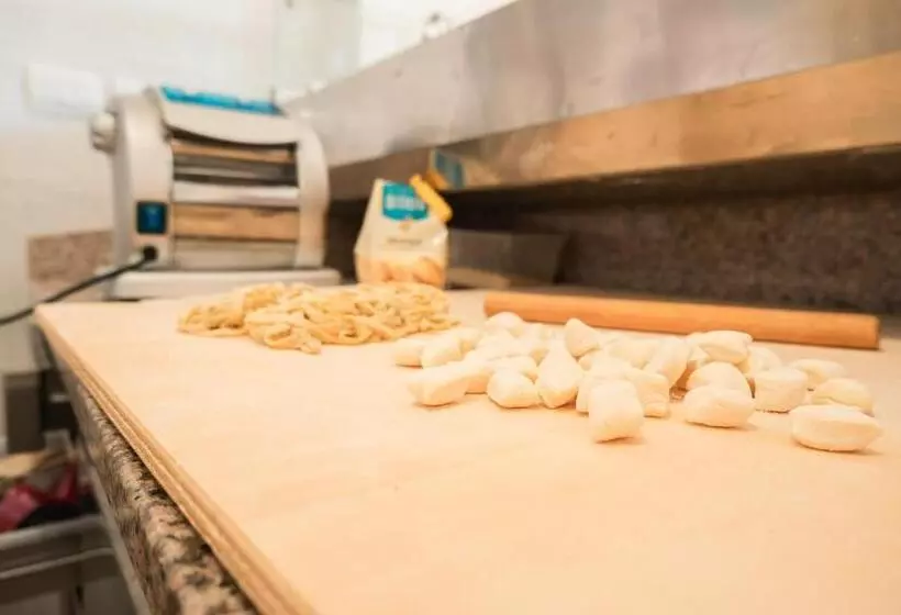 Hotelli Albergo Ristorante Elena