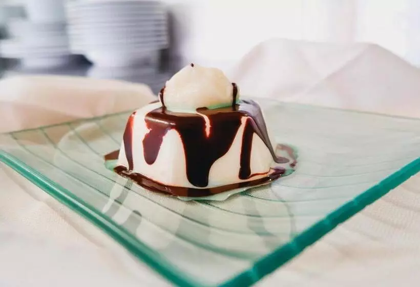 Hotelli Albergo Ristorante Elena