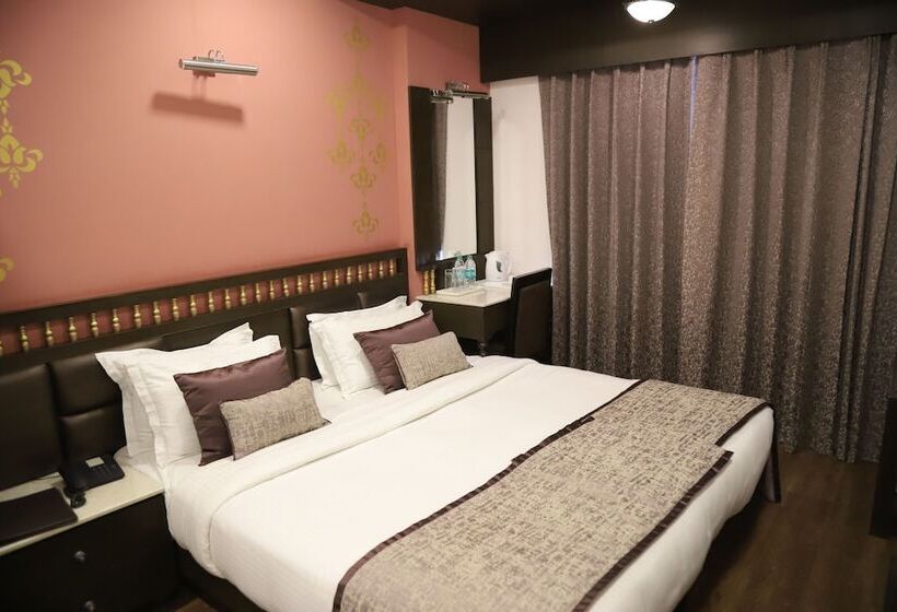 ホテル The Gandhi International