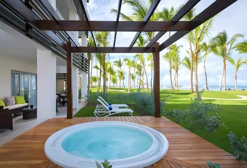 ホテル Bakour Punta Cana Suites