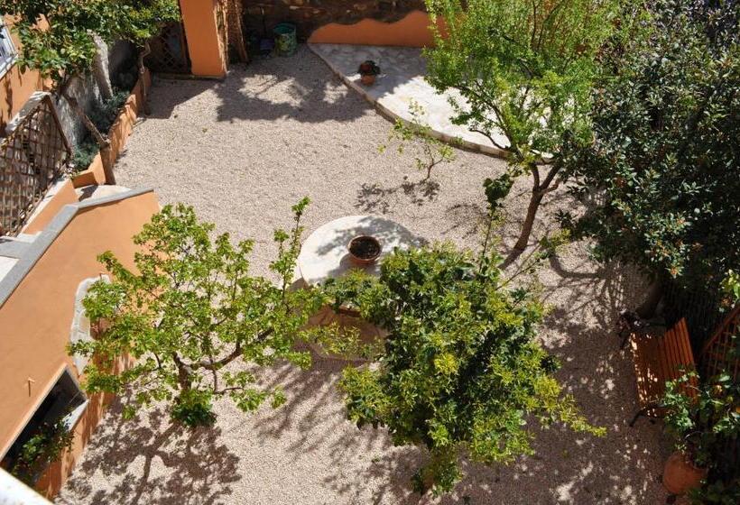 تختخواب و صبحانه Il Giardinetto