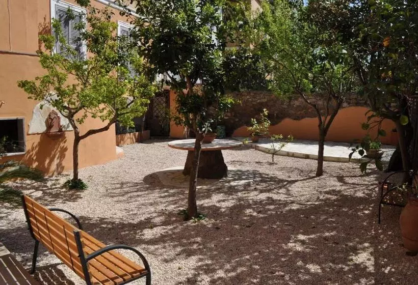 تختخواب و صبحانه Il Giardinetto