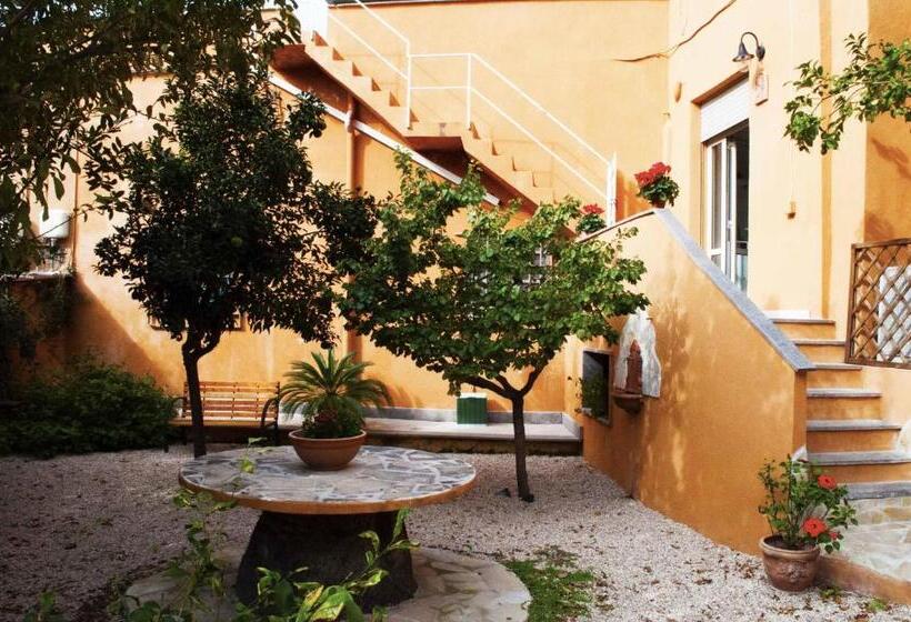 تختخواب و صبحانه Il Giardinetto