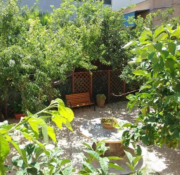 تختخواب و صبحانه Il Giardinetto