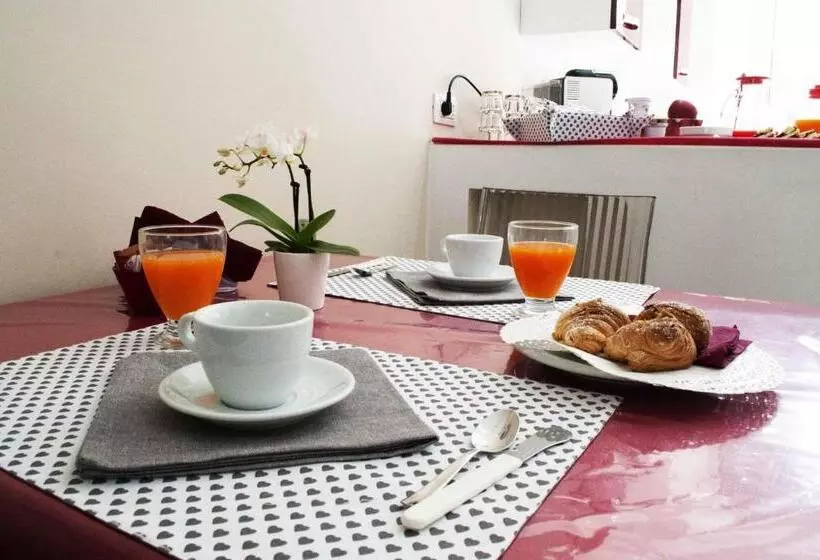تختخواب و صبحانه Il Giardinetto