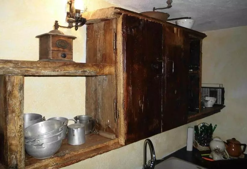 تختخواب و صبحانه Maison Lazier