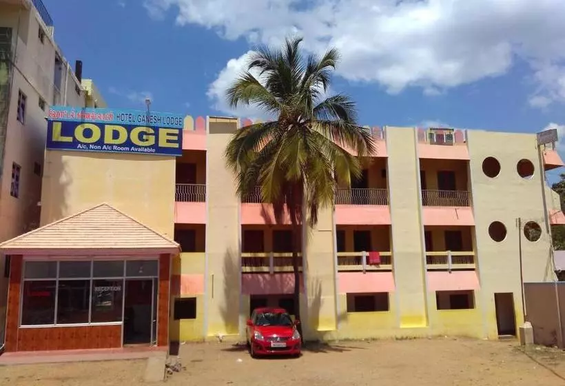 ホテル Ganesh Lodge
