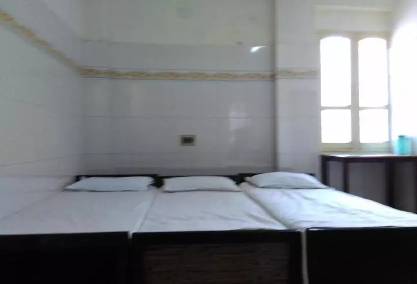 ホテル Ganesh Lodge