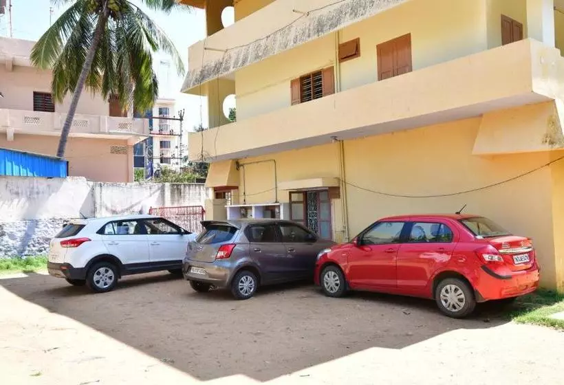 ホテル Ganesh Lodge