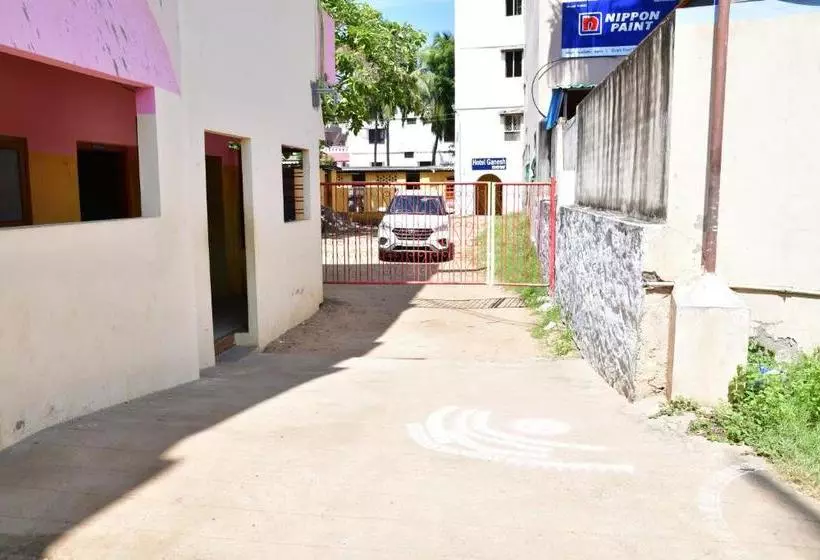 ホテル Ganesh Lodge