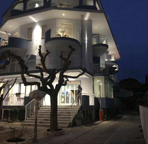 هتل Moderno Bed & Breakfast