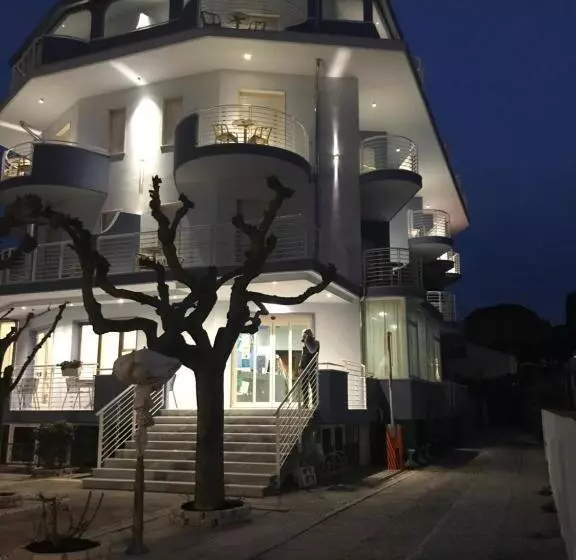 هتل Moderno Bed & Breakfast