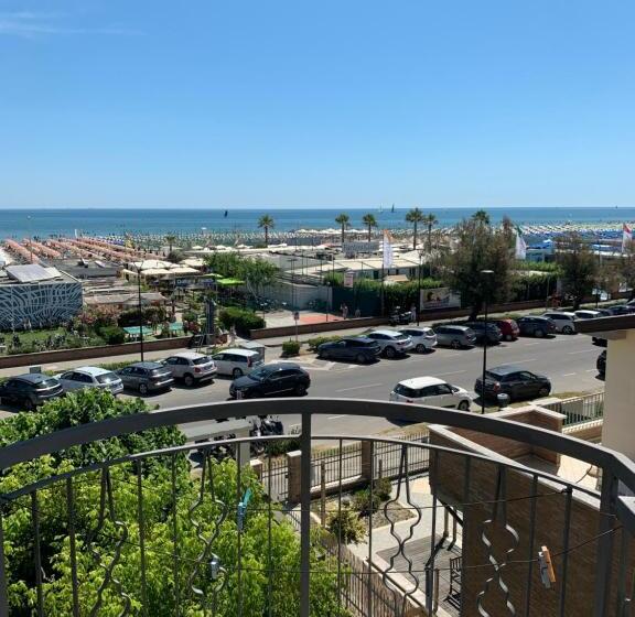 هتل Moderno Bed & Breakfast