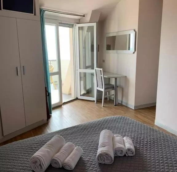 هتل Moderno Bed & Breakfast