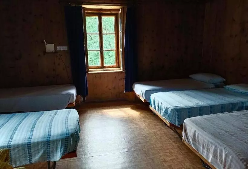 Retkeilymaja Guesthouse Seghetto