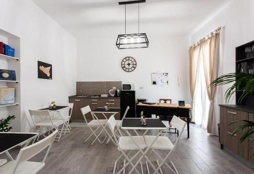 تختخواب و صبحانه Il Cortile Degli Artisti