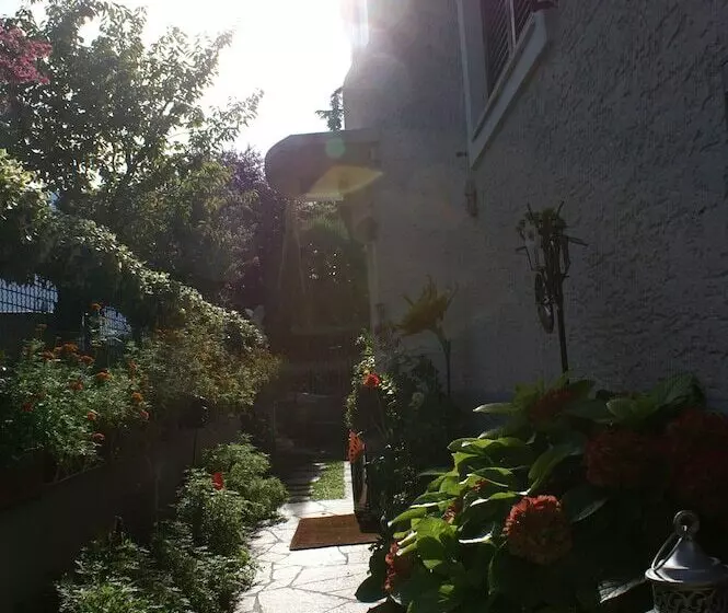 تختخواب و صبحانه Garni Villa Betty