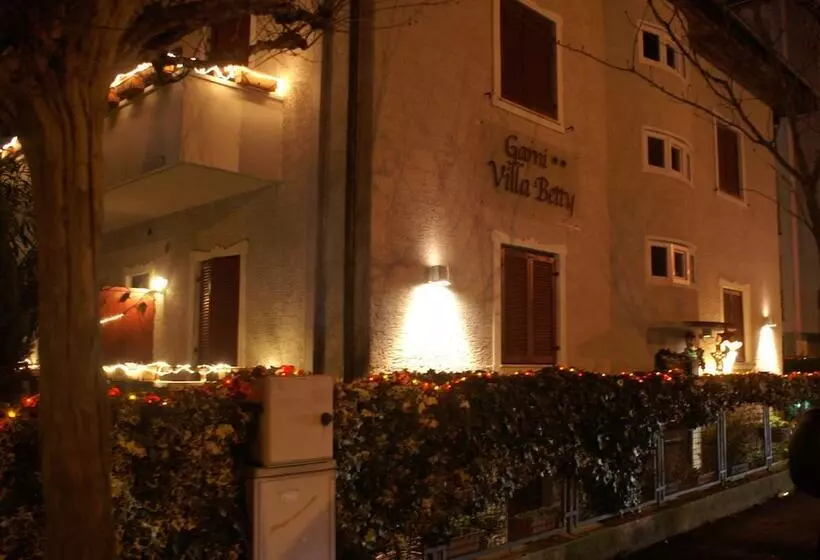 تختخواب و صبحانه Garni Villa Betty