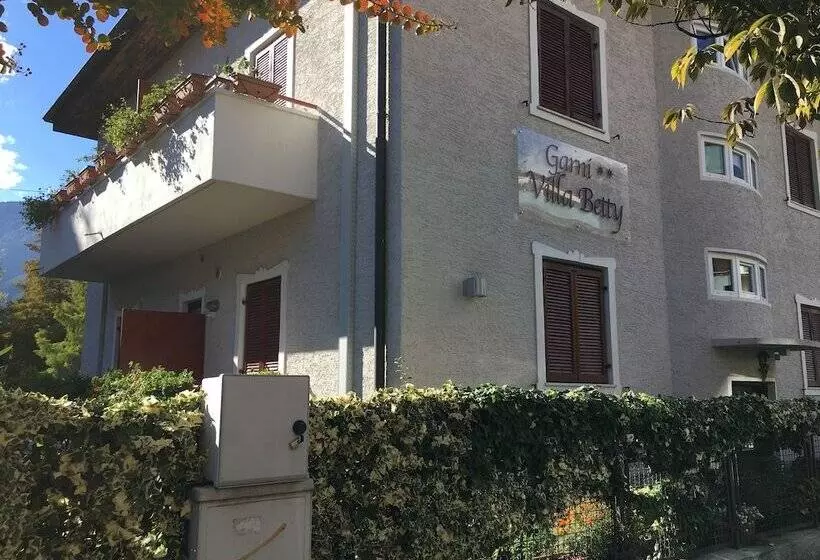 تختخواب و صبحانه Garni Villa Betty