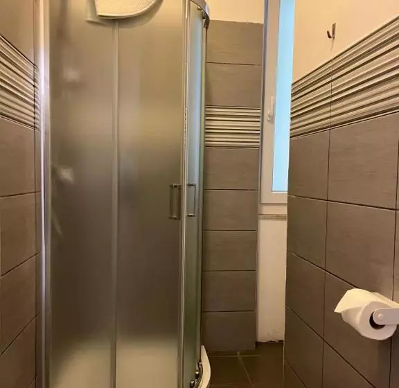 تختخواب و صبحانه Il Guasco Rooms