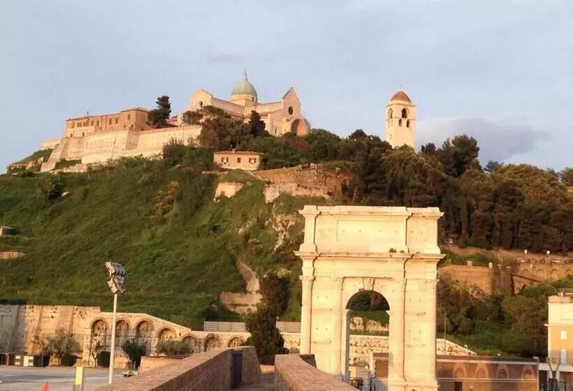 تختخواب و صبحانه Il Guasco Rooms