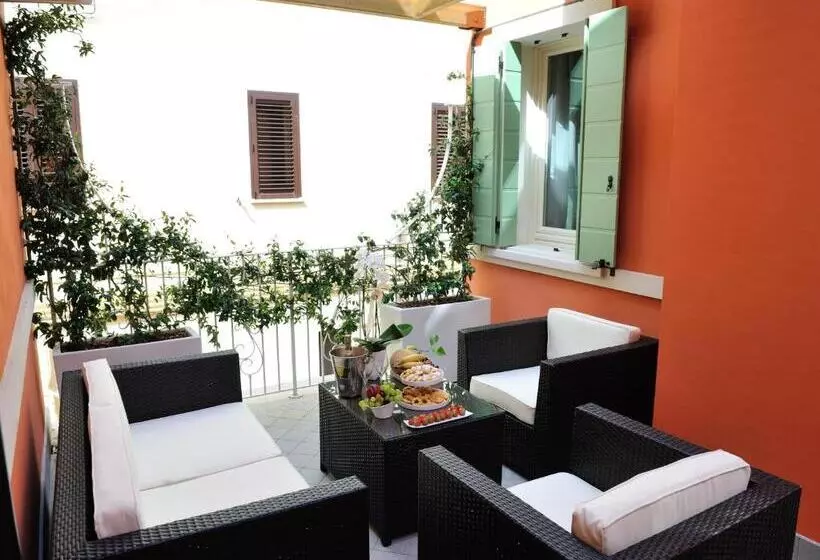 تختخواب و صبحانه La Finestra Sul Porto