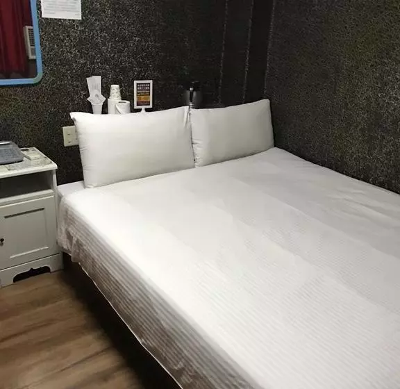 هتل Fly Inn