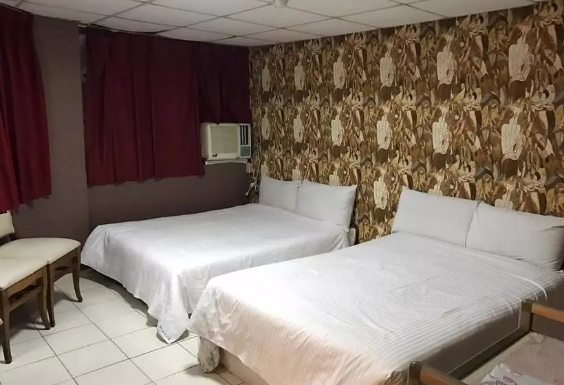 هتل Fly Inn