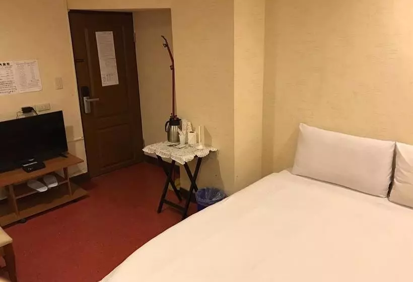 هتل Fly Inn