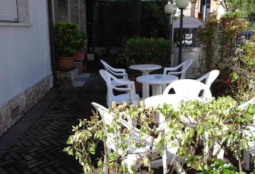 בית מלון כפרי Villa Liberty Versilia