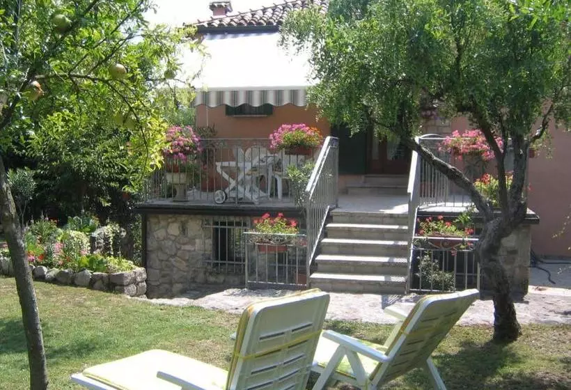 تختخواب و صبحانه Al Borgo