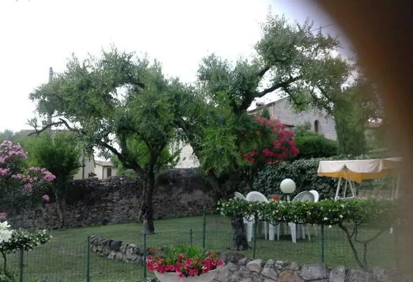 تختخواب و صبحانه Al Borgo
