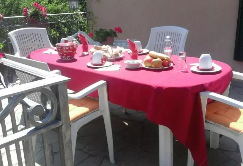 تختخواب و صبحانه Al Borgo