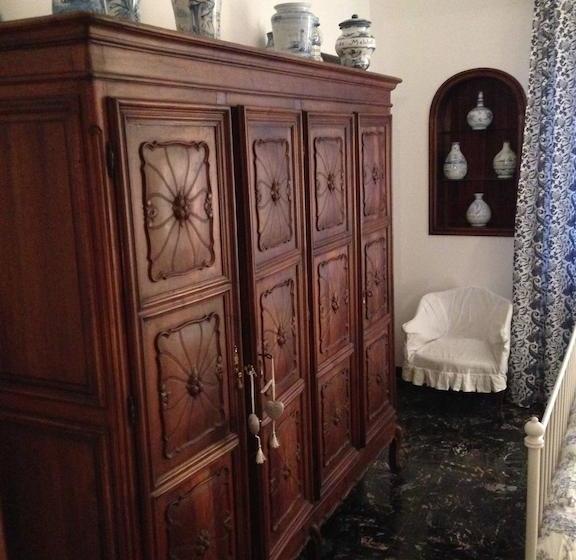 تختخواب و صبحانه Art&kitchen