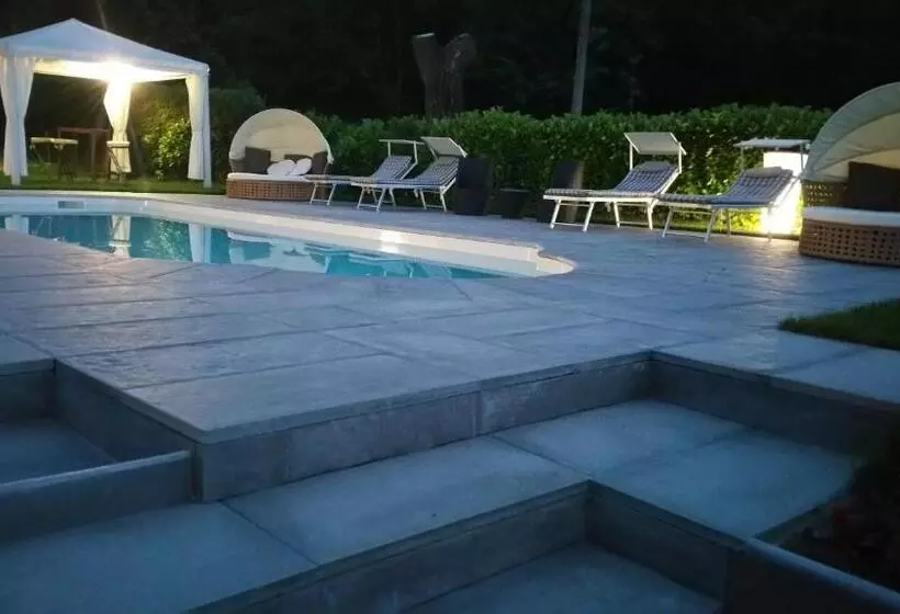 ベッドアンドブレックファースト Bed & Bistrò Che Piasì