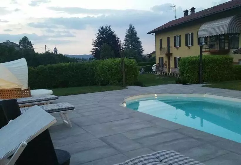 ベッドアンドブレックファースト Bed & Bistrò Che Piasì