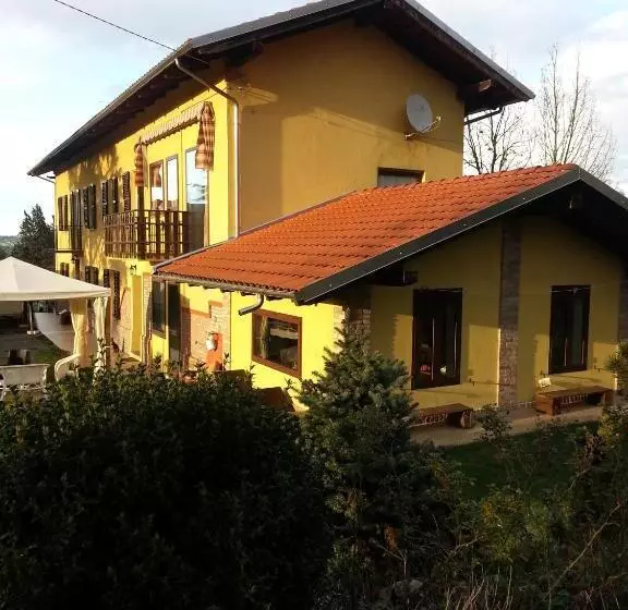 ベッドアンドブレックファースト Bed & Bistrò Che Piasì