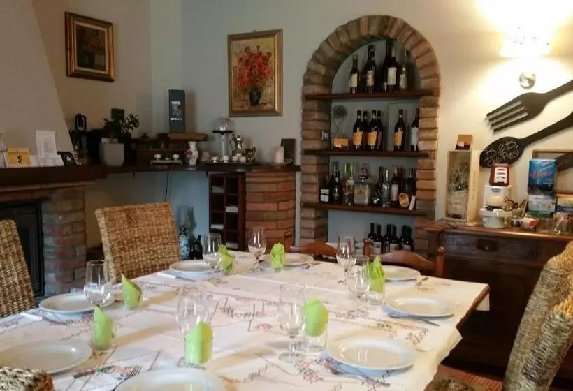 ベッドアンドブレックファースト Bed & Bistrò Che Piasì