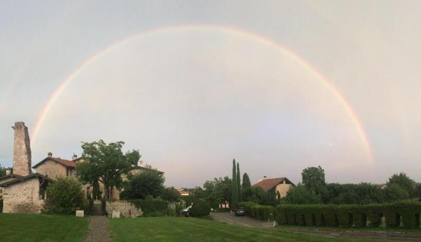 住宿加早餐  Castello Di Cernusco Lombardone