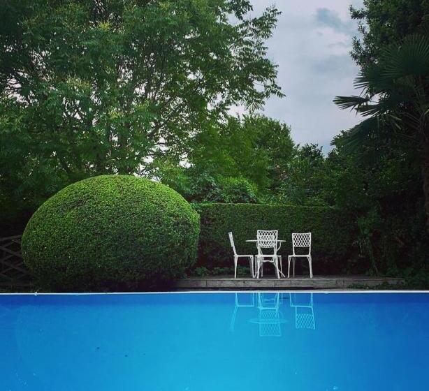 住宿加早餐  Castello Di Cernusco Lombardone