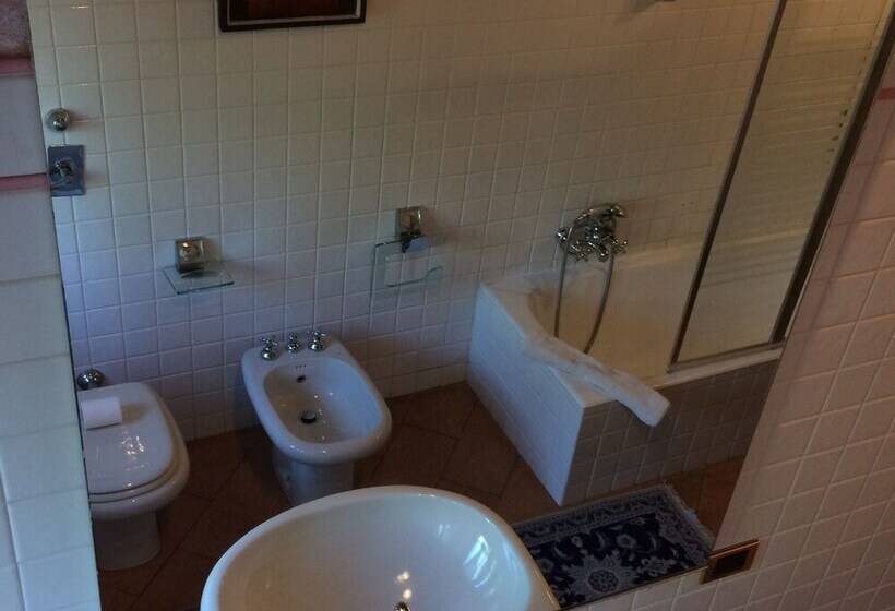 住宿加早餐  Castello Di Cernusco Lombardone